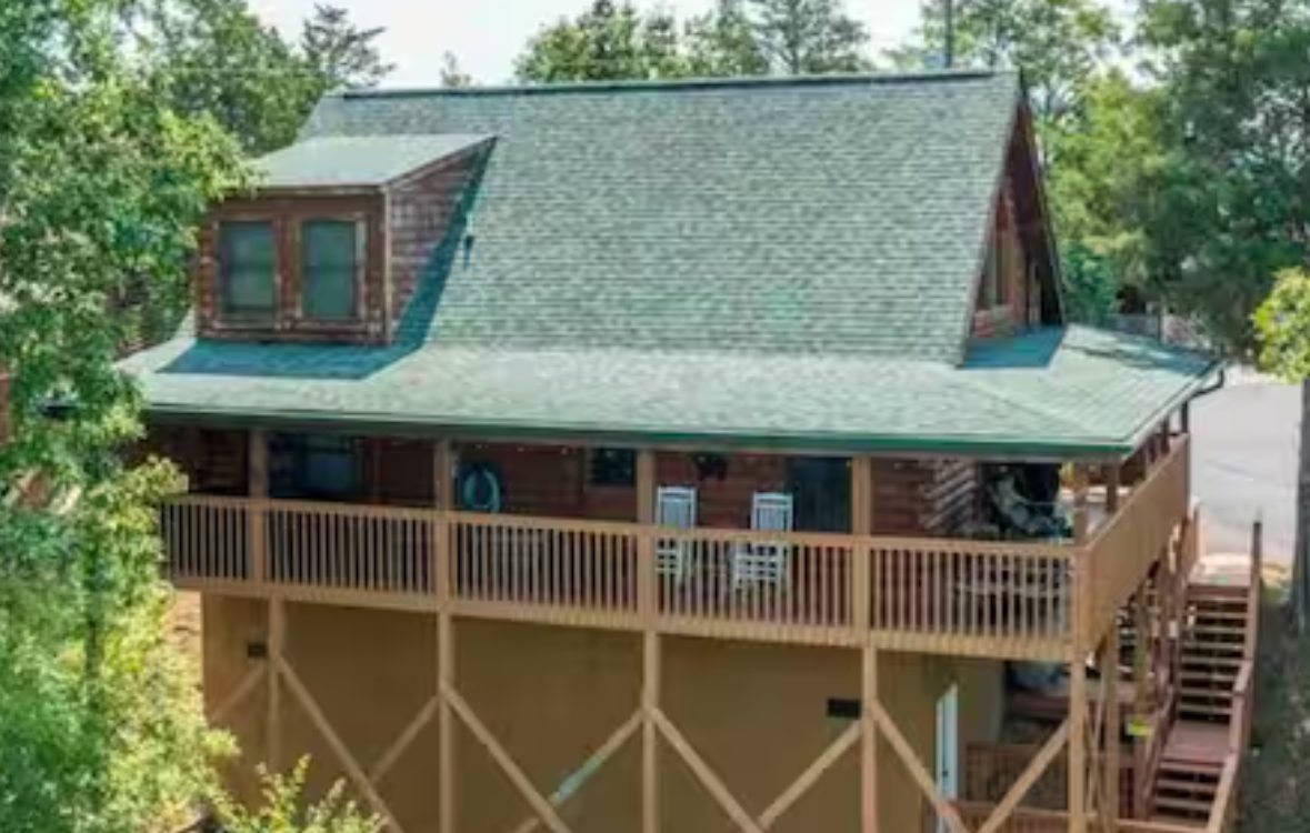 Aerial view of the cabin and its two-level deck